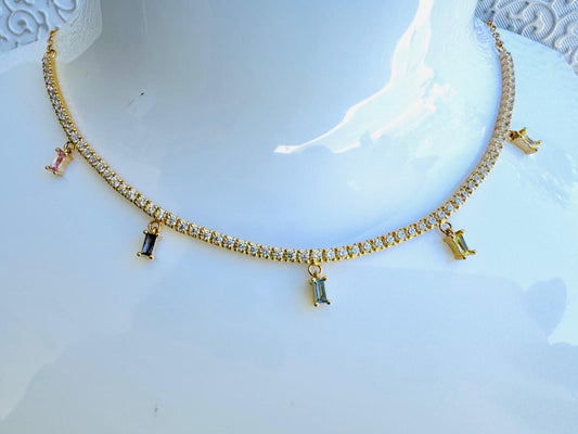 Hermoso Collar Con Pequeñas Pierdas de Colores