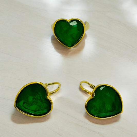 Conjunto de Aretes y Anillo, Corazón con piedra Color Verde Esmeralda