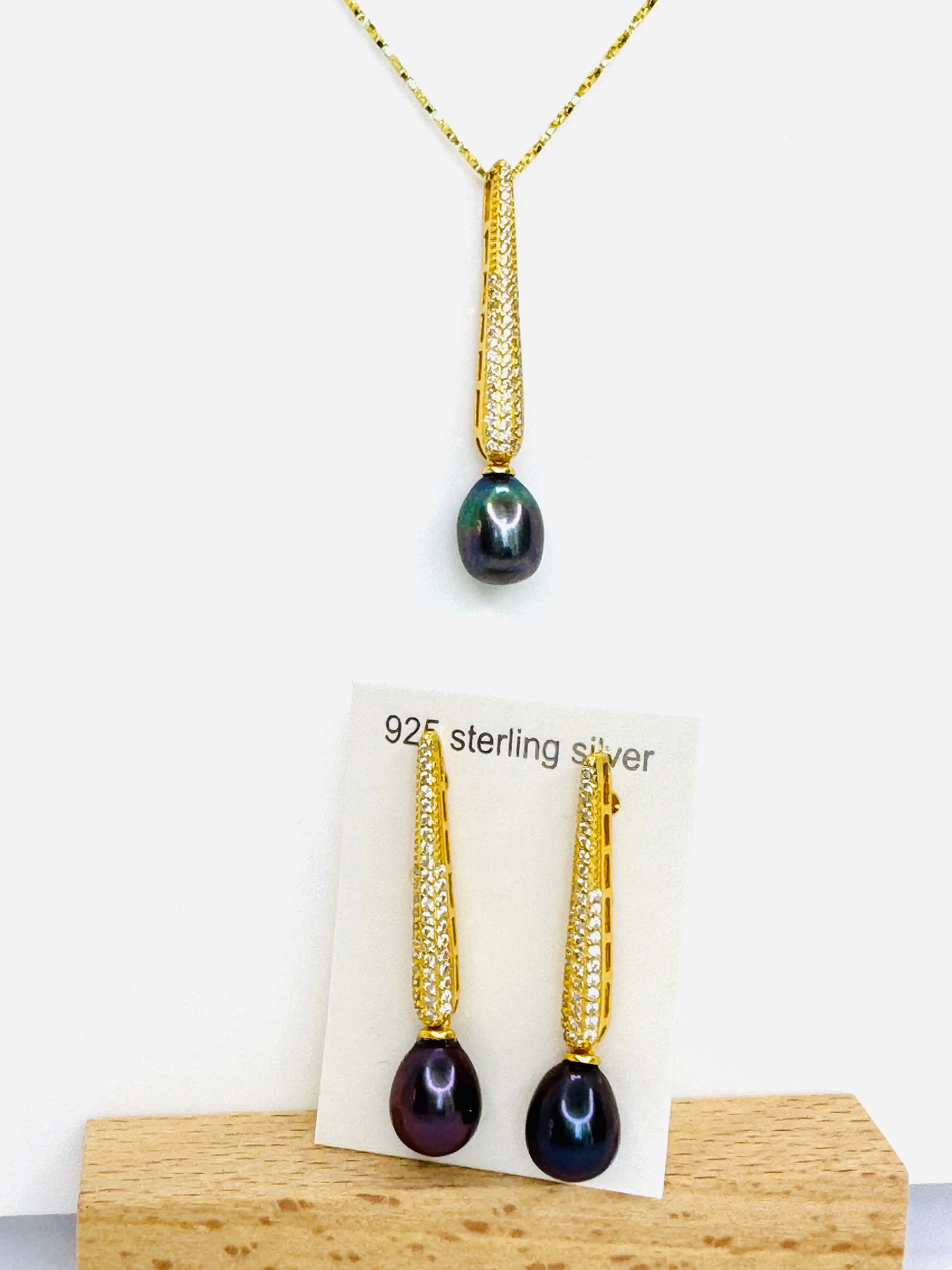 Conjunto de Collar y Aretes Con Perla Negra de Agua Dulce