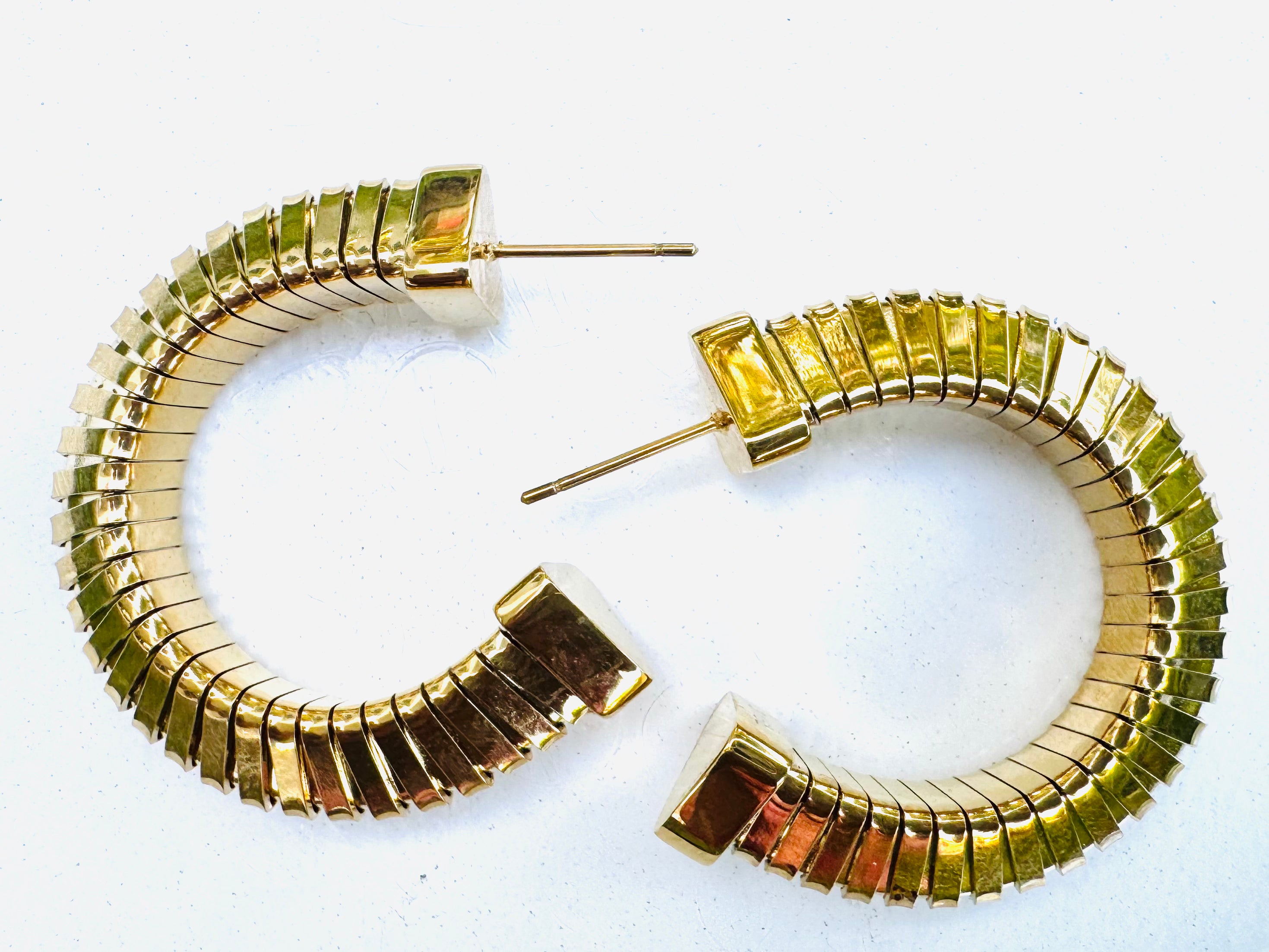 Aretes Nova