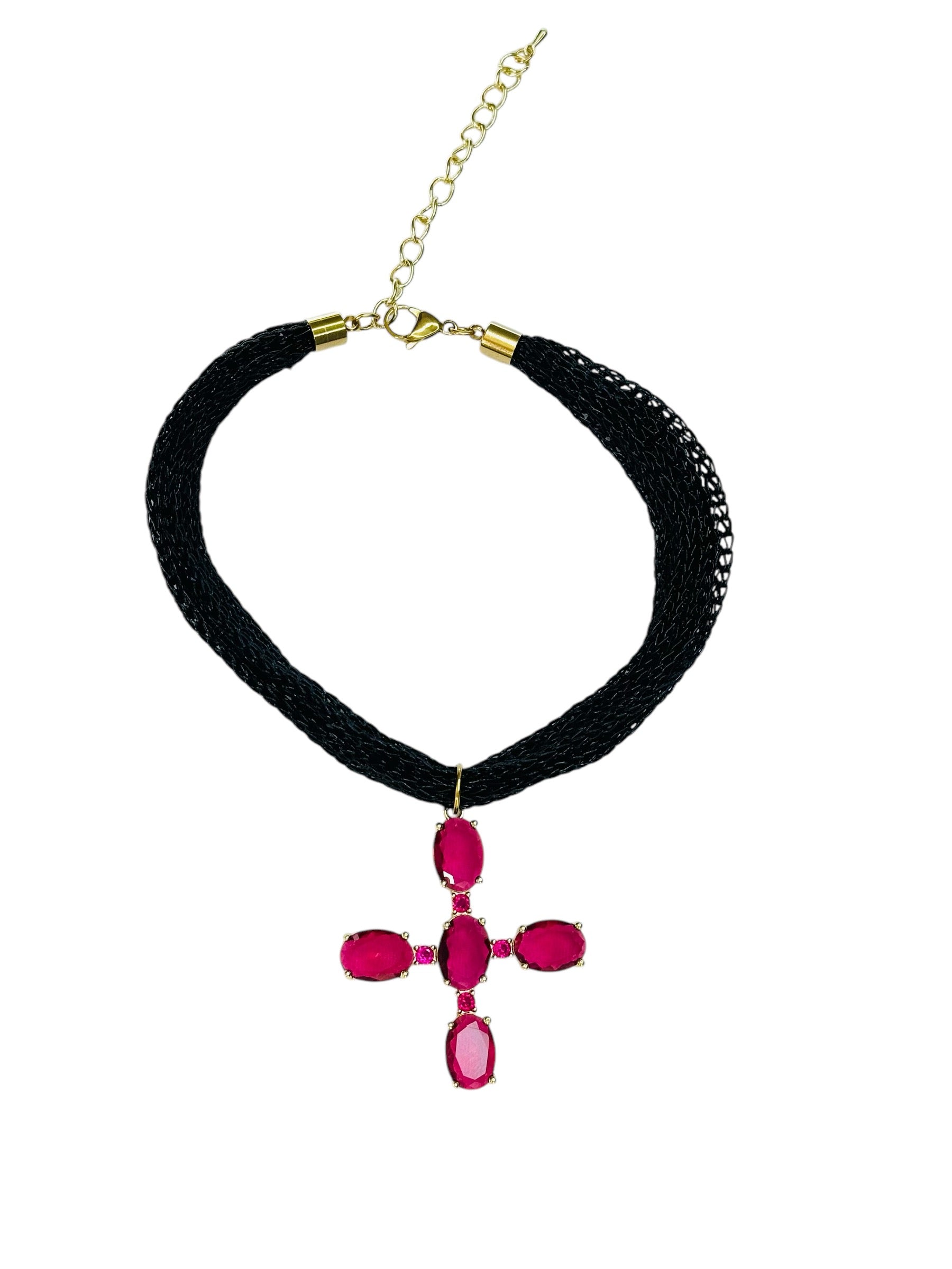 Collar en Tela de Malla Con Colgante de Cruz Circonia Roja