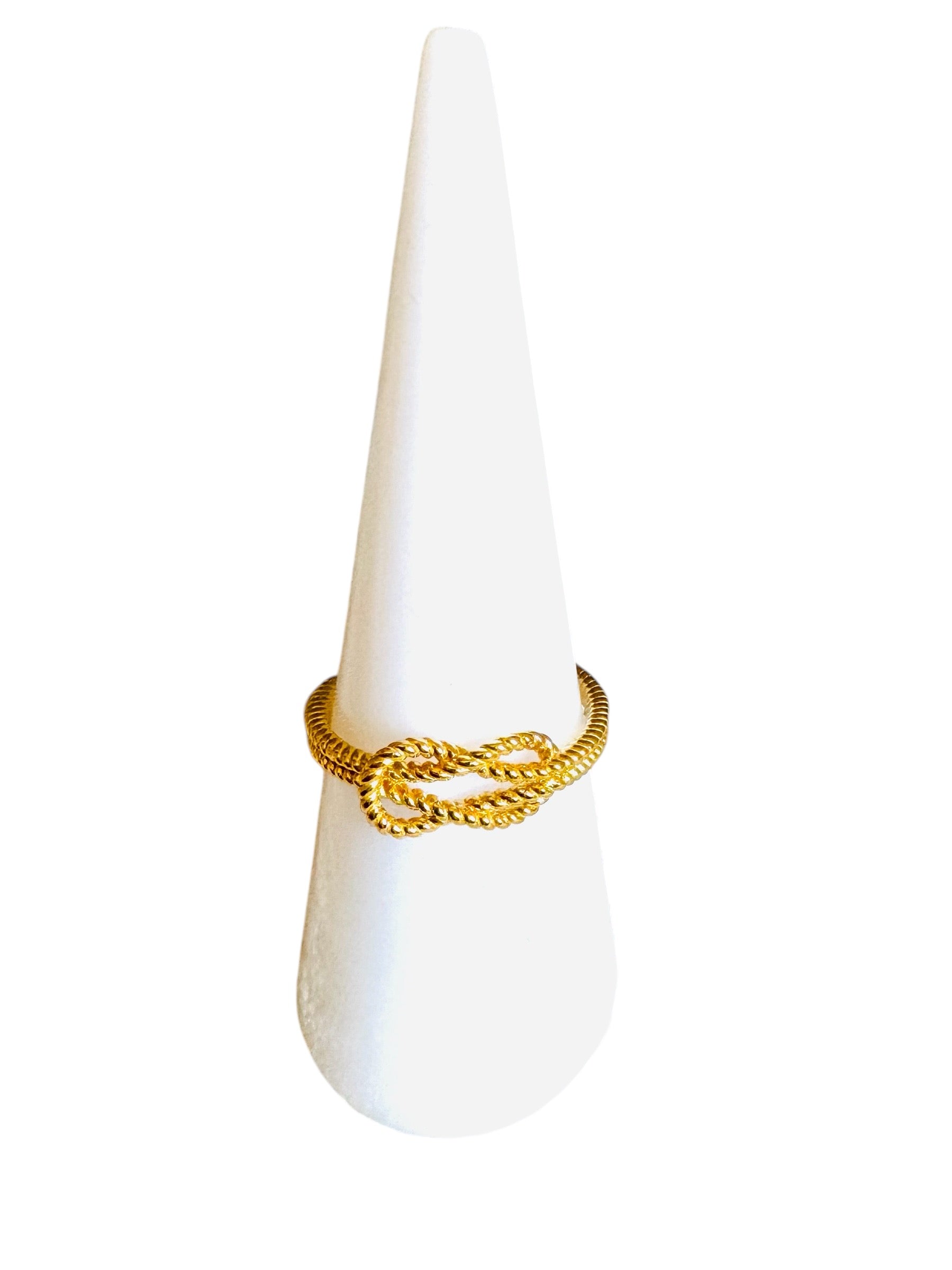 Anillo con Diseño Entrelazado