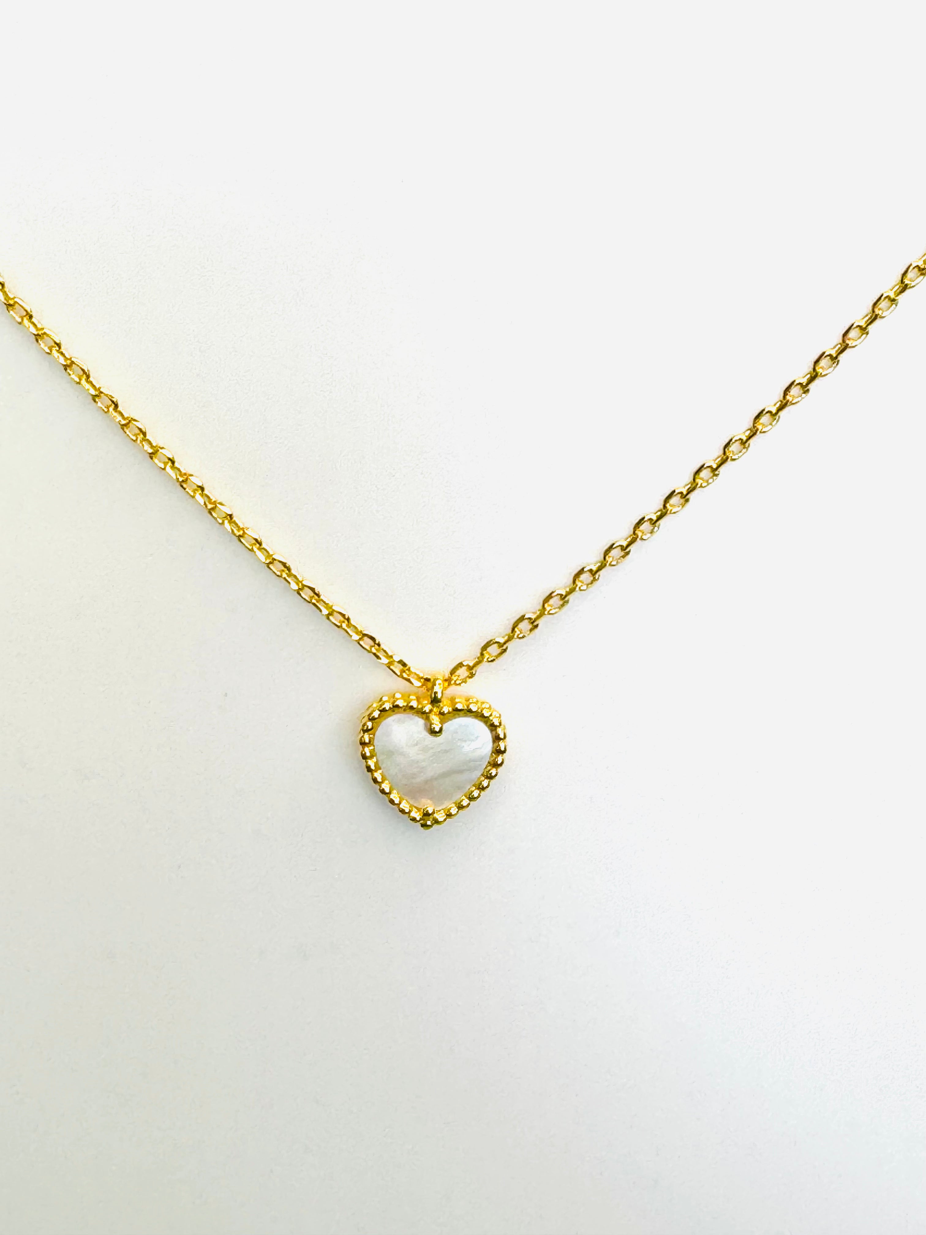 Collar con Piedra Nacar en Forma de Corazón