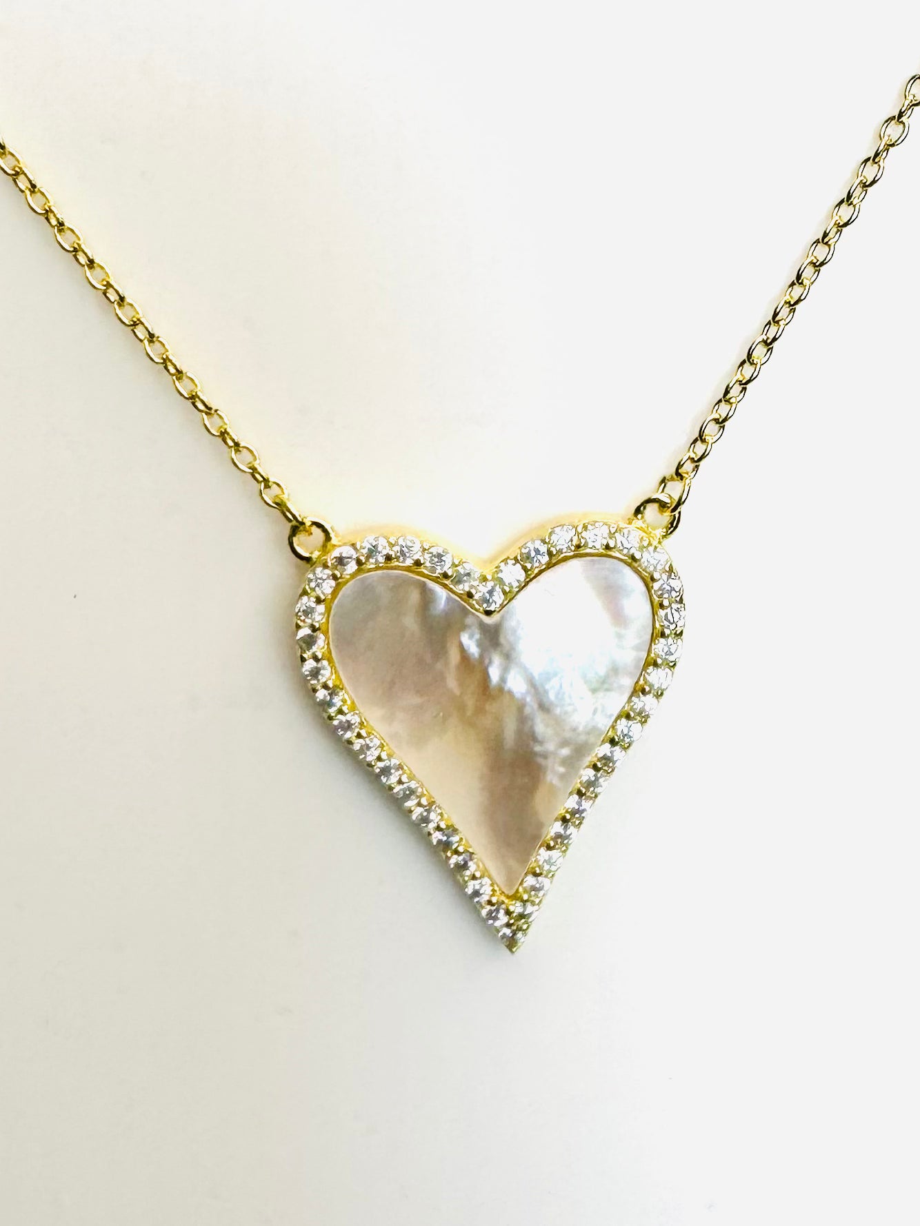 Collar con Pierda Nacar en forma de corazón alargado