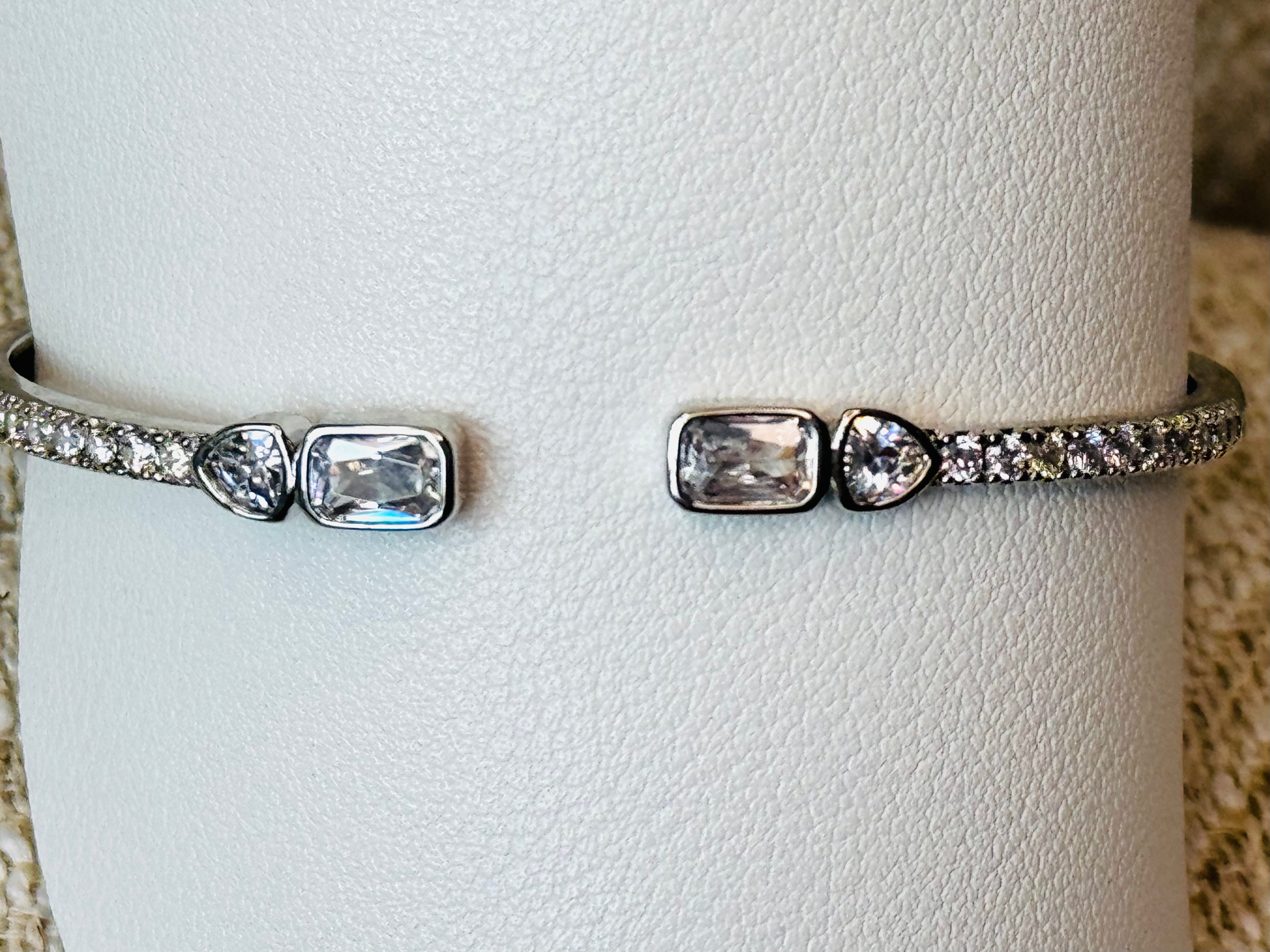 Brazalete Bangle Con Piedras Clear