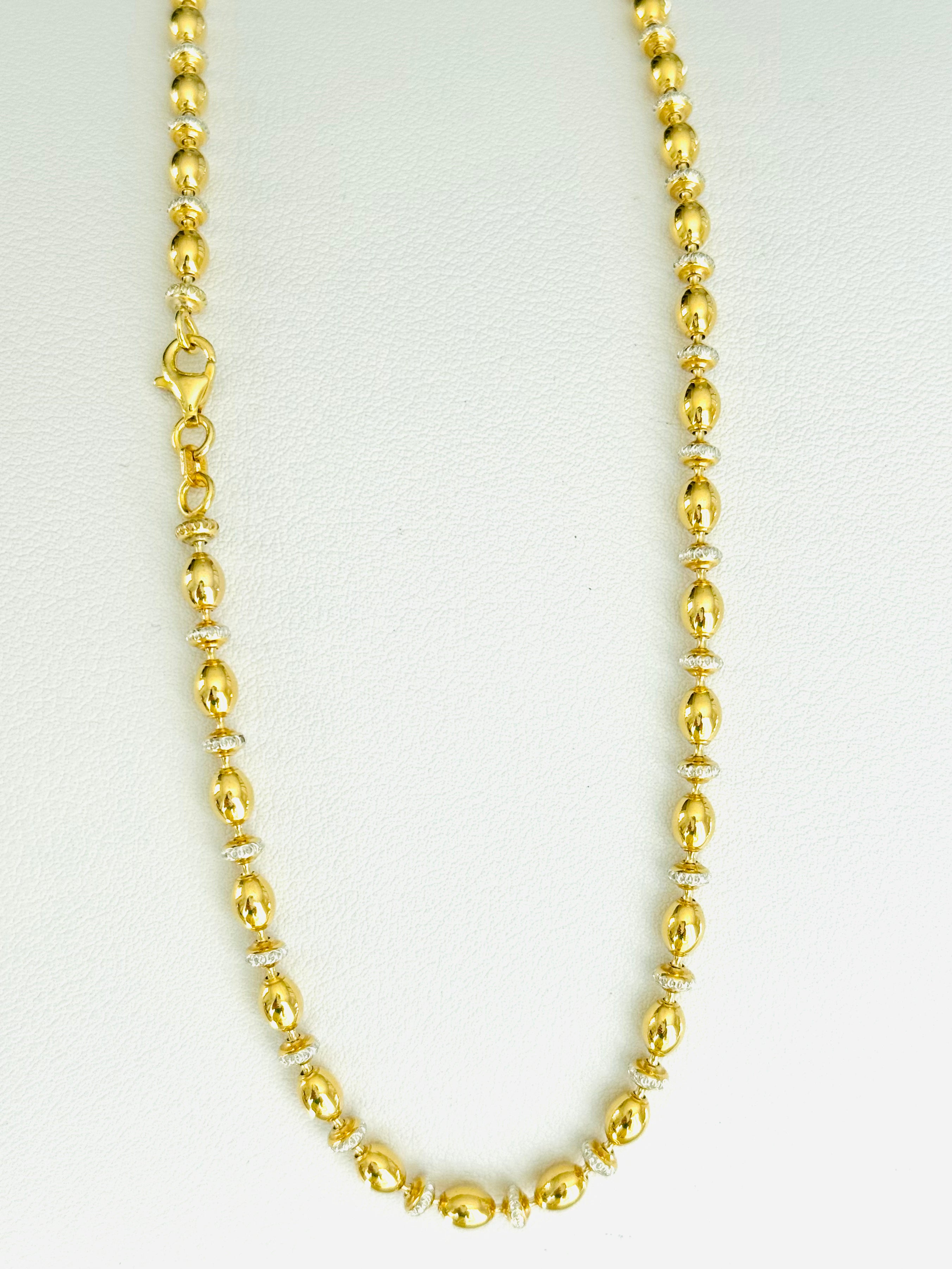 Cadena con eslabones ovalados y eslabón diamantado