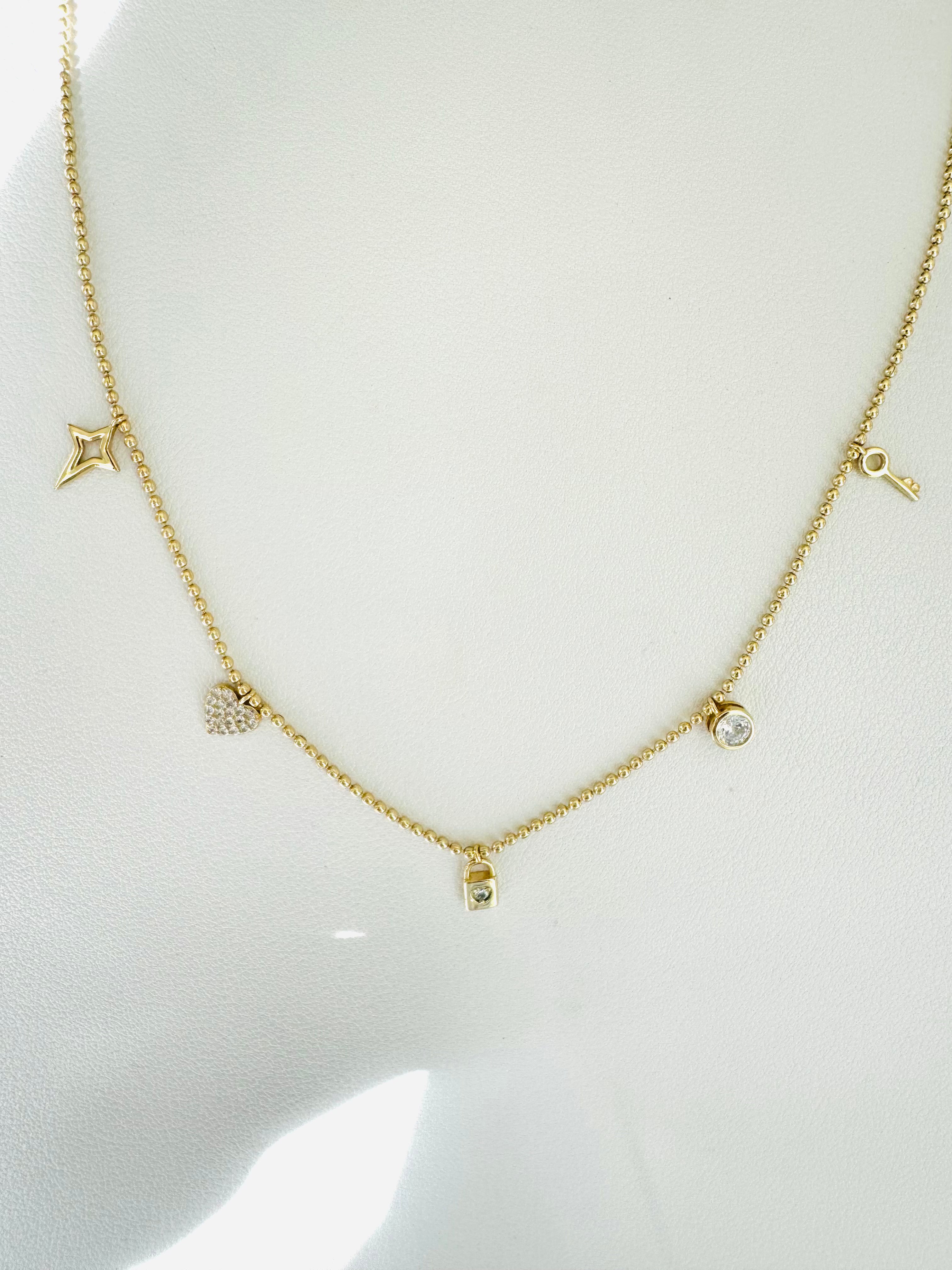 Collar Con Colgantes Pequeños