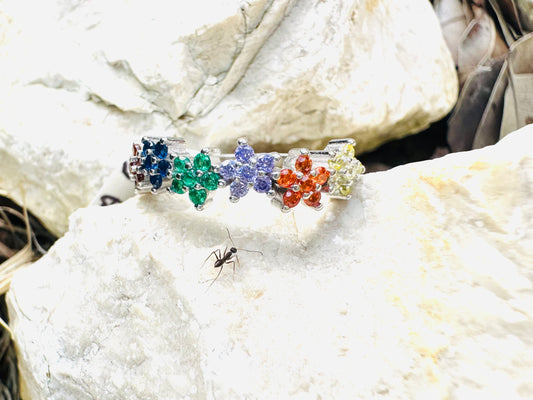 Anillo Con Piedras En Forma de Flor