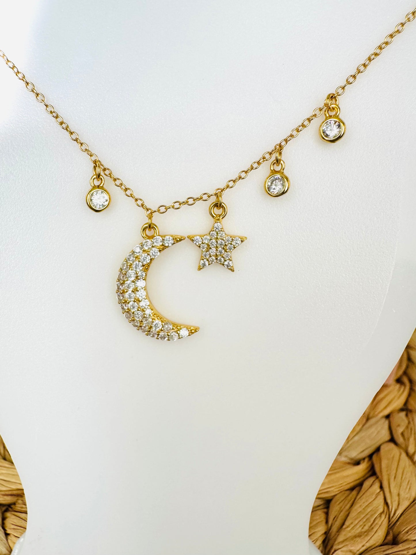 Cadena Con Colgantes,Circonias,Luna y Estrella