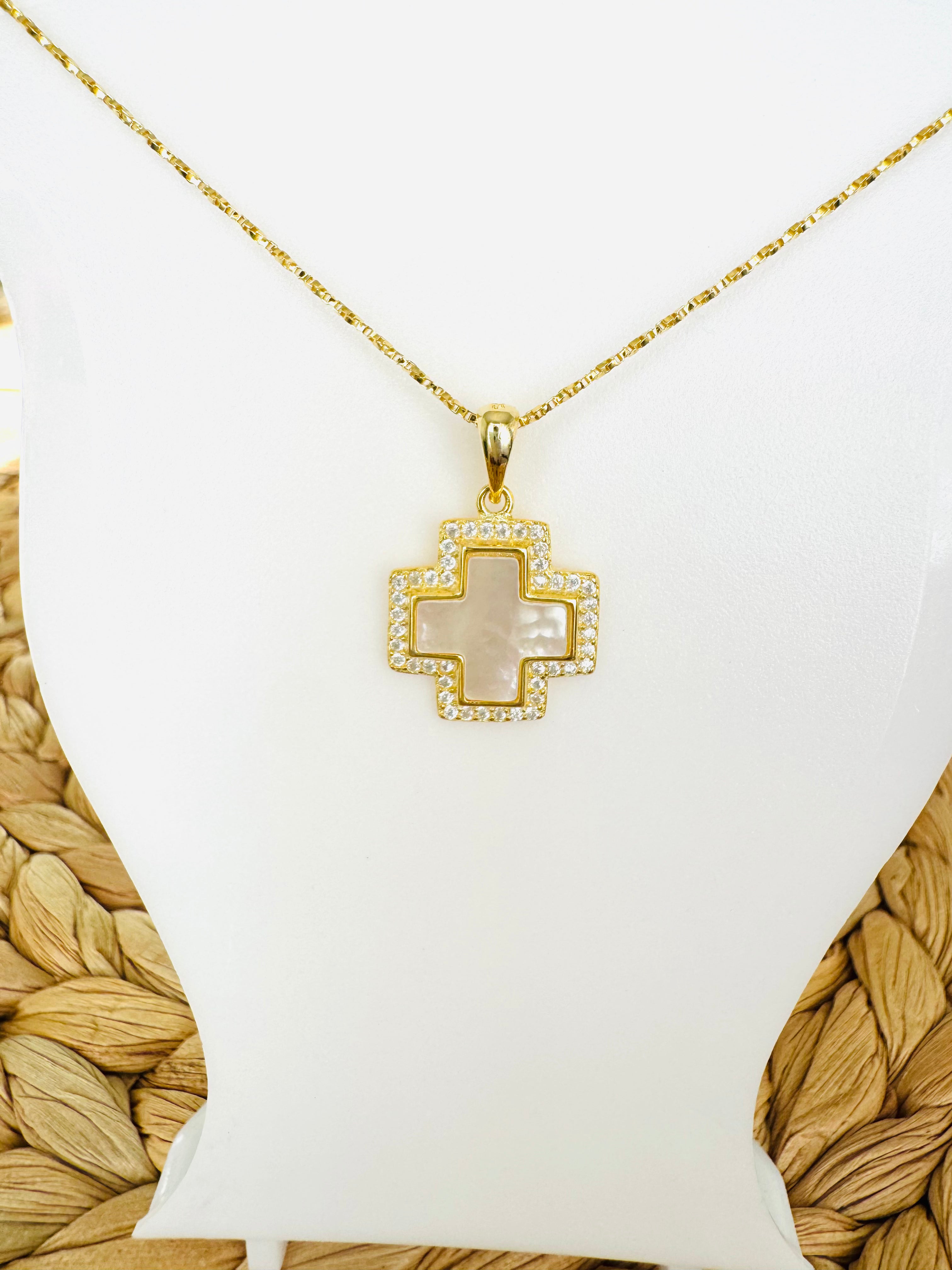 Cadena Con Medalla, Forma De Cruz Nacarada