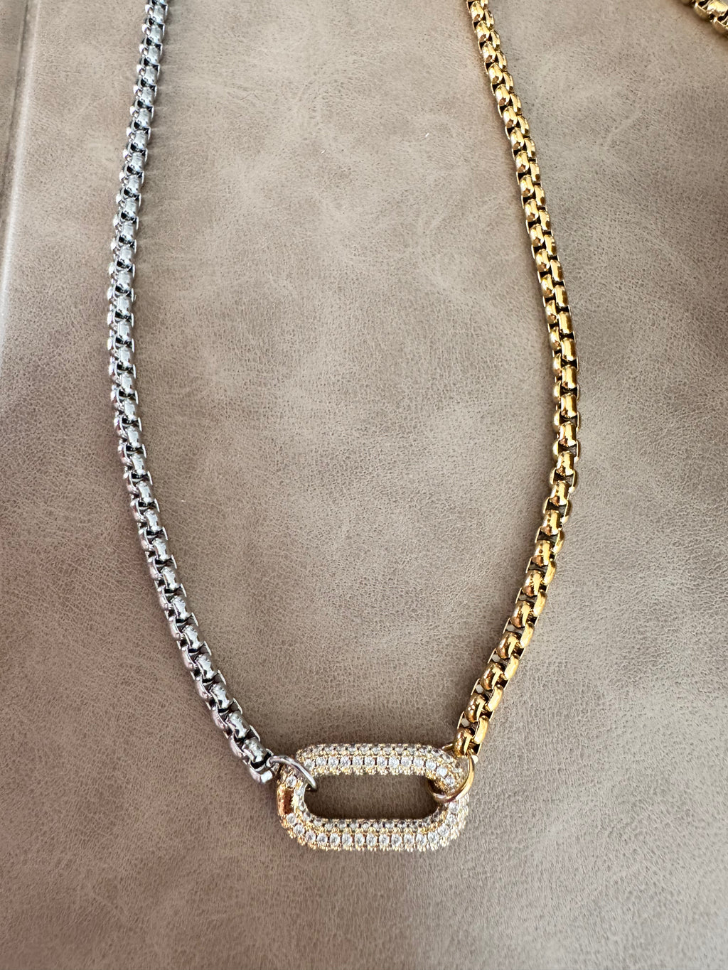 Collar de Dos Tonos Con Eslabon Pave