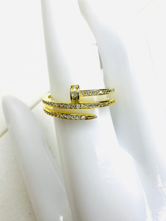 Anillo Forma De Clavo, Con Piedras Pavé