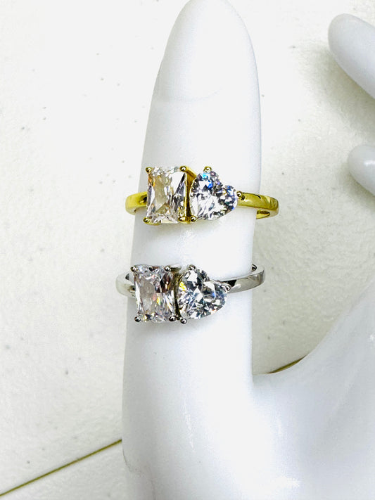 Anillo con Zirconia ,Forma De Corazon y Corte Esmeralda